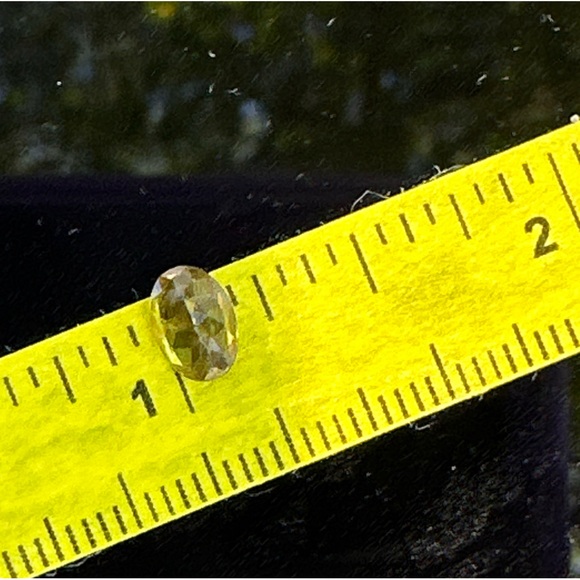 Chrome Green (Sphene) 0.80 CT’s Attractive piece - Picture 4 of 17